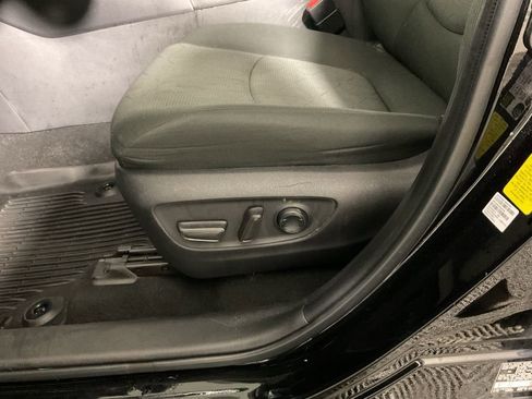 Used 2022 Toyota RAV4 XLE w/ Convenience Package image 18