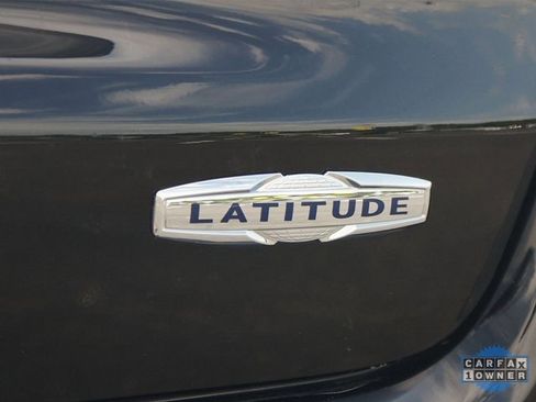 Used 2024 Jeep Compass Latitude image 10