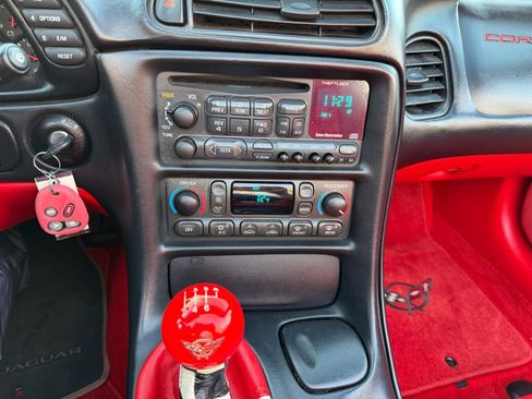 Used 2002 Chevrolet Corvette Convertible w/ Preferred Equipment Group2 image 17