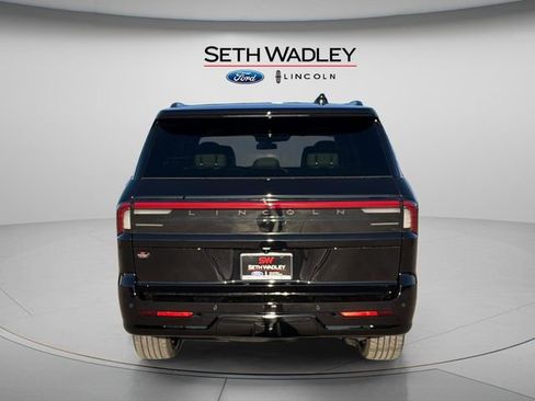 New 2026 Lincoln Navigator Reserve w/ Jet Appearance Package image 6