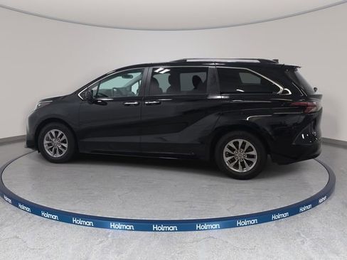 Certified 2024 Toyota Sienna XLE FWD image 9
