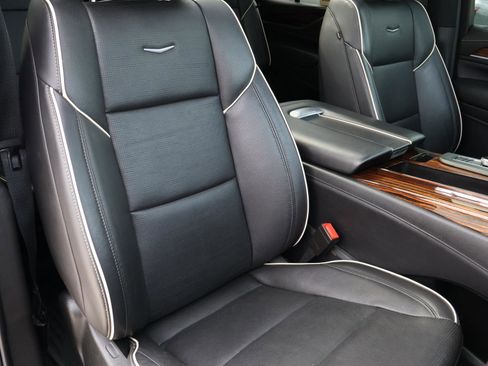 Used 2021 Cadillac Escalade Premium Luxury w/ LPO, Illumination Package image 16