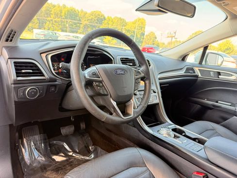 Used 2018 Ford Fusion SE w/ Equipment Group 602A FWD image 16