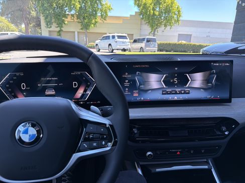 Used 2025 BMW 330i Sedan w/ Premium Package RWD image 33