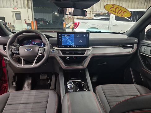 Used 2025 Ford Explorer ST-Line image 21