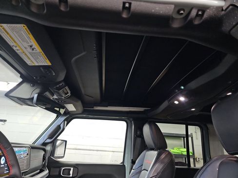 Used 2024 Jeep Wrangler Unlimited Rubicon image 14