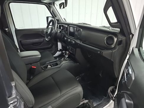 Used 2022 Jeep Wrangler Willys image 15