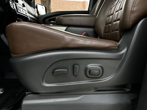 Used 2023 Nissan Titan Platinum Reserve w/ Moonroof Package RWD image 28