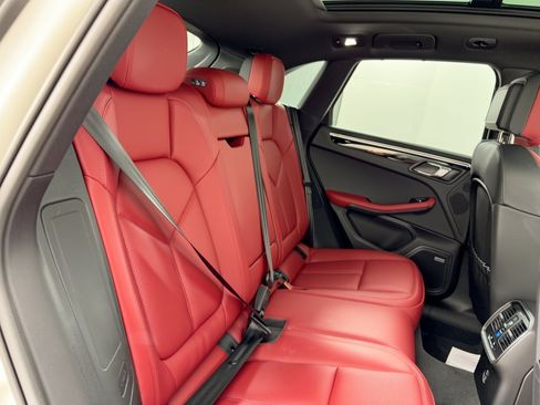 Certified 2024 Porsche Macan S AWD/4WD image 29