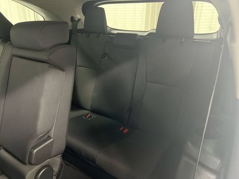 Used 2023 Toyota Highlander LE FWD image 23