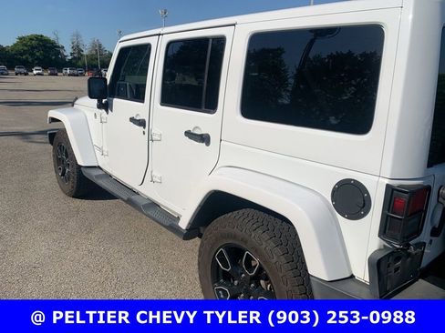 Used 2018 Jeep Wrangler Unlimited Sahara AWD/4WD image 6