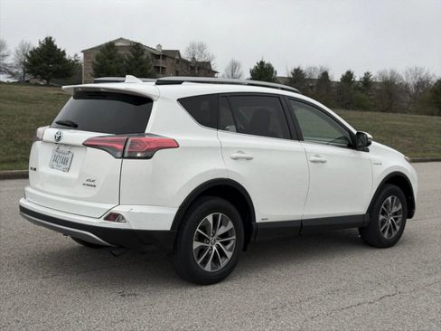 Used 2017 Toyota RAV4 XLE AWD/4WD image 34