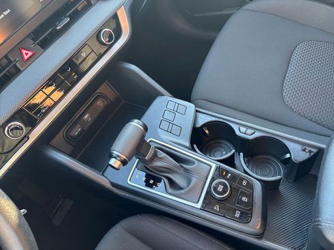 Used 2025 Kia Sportage LX image 40