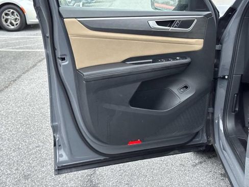 Used 2024 Volkswagen Atlas Cross Sport SE w/ Panoramic Sunroof Package image 14