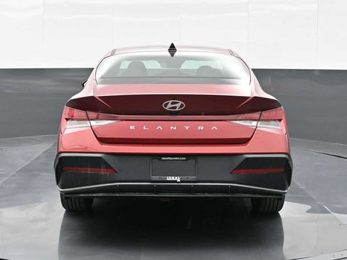 Certified 2024 Hyundai Elantra SEL w/ Convenience Package image 6