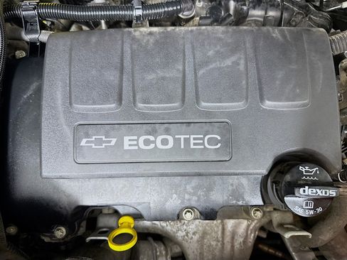 Used 2020 Chevrolet Trax LT w/ LT Convenience Package image 39