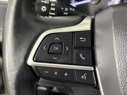 Used 2025 Toyota Highlander XLE FWD image 26