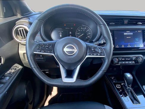 Used 2023 Nissan Kicks SR w/ SR Premium Package FWD image 6
