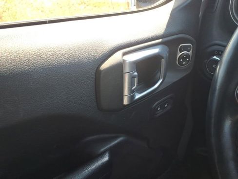 Used 2021 Jeep Wrangler Unlimited Sport image 16