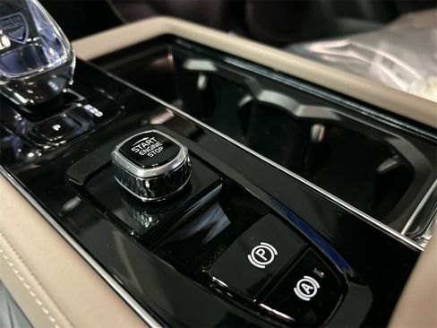 New 2026 Volvo XC90 B6 Plus w/ Protection Package Premier image 20