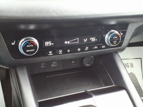 Used 2024 Mitsubishi Outlander SE image 18