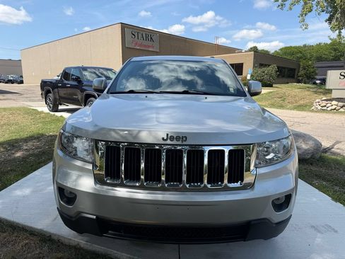 Used 2011 Jeep Grand Cherokee Laredo AWD/4WD image 8