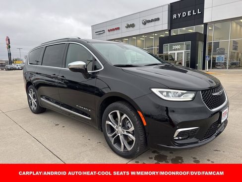 New 2026 Chrysler Pacifica Pinnacle image 1