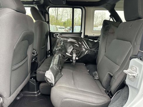 Used 2022 Jeep Wrangler Unlimited Sport AWD/4WD image 23