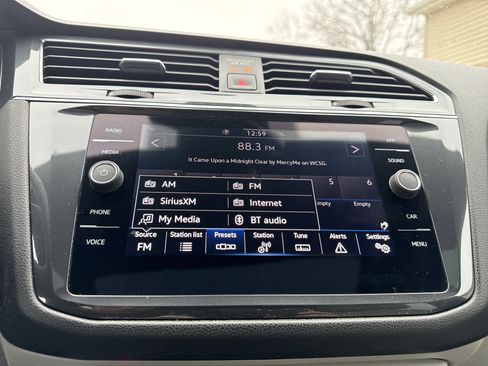 Used 2023 Volkswagen Tiguan SE R-Line image 20