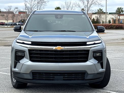 Used 2024 Chevrolet Traverse LS image 2