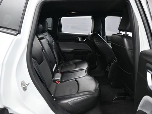 Used 2023 Jeep Compass Latitude AWD/4WD image 33