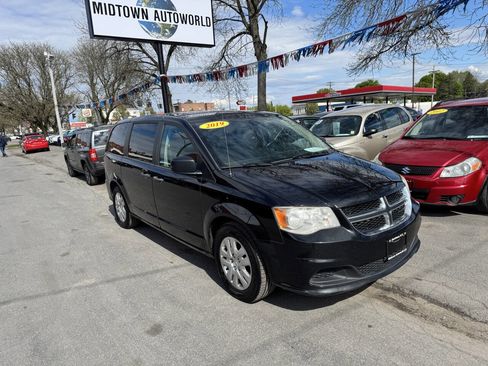 Used 2019 Dodge Grand Caravan SE w/ UConnect Hands-Free Group FWD image 1