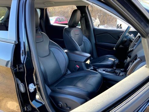 Used 2021 Jeep Cherokee Trailhawk w/ Technology Group image 9