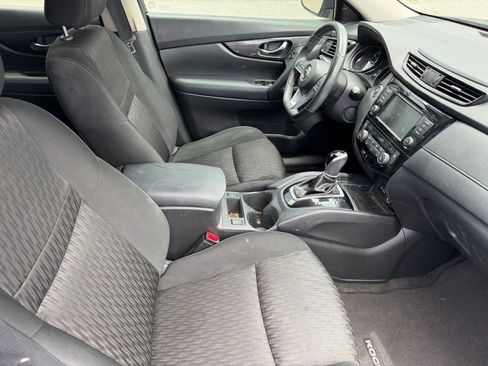 Used 2019 Nissan Rogue SV FWD image 16