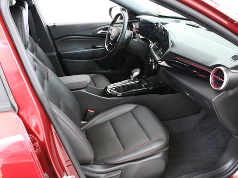 Used 2024 Chevrolet Trax RS w/ Sunroof Package FWD image 27