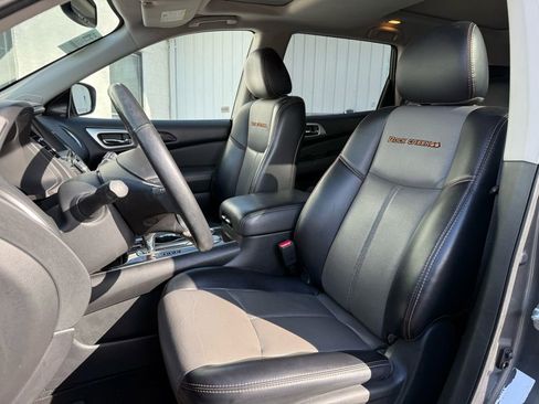 Used 2019 Nissan Pathfinder SL image 7