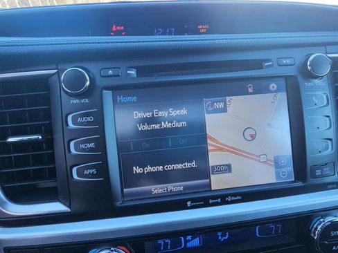 Used 2018 Toyota Highlander XLE image 16