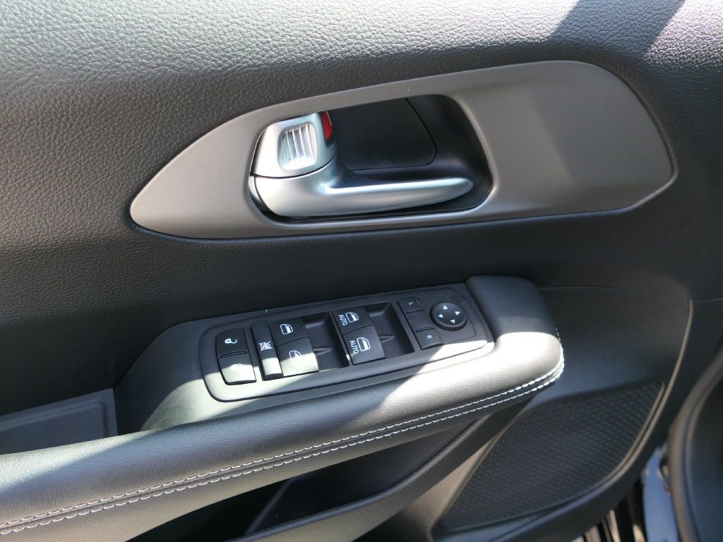Used 2025 Chrysler Voyager LX FWD image 12