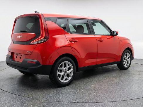 Used 2025 Kia Soul LX w/ LX Technology Package FWD image 9