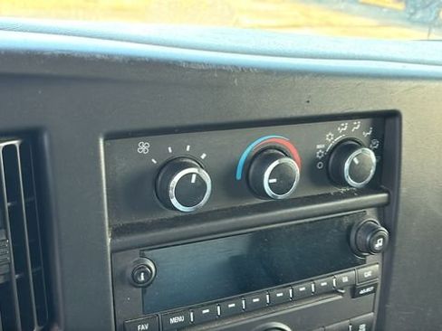 Used 2020 Chevrolet Express 3500 Extended w/ Power Convenience Package RWD image 17