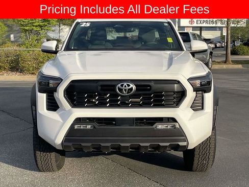 Used 2025 Toyota Tacoma TRD Off-Road AWD/4WD image 8