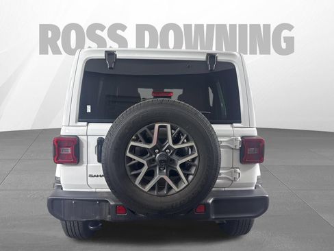 Used 2025 Jeep Wrangler Unlimited Sahara AWD/4WD image 5