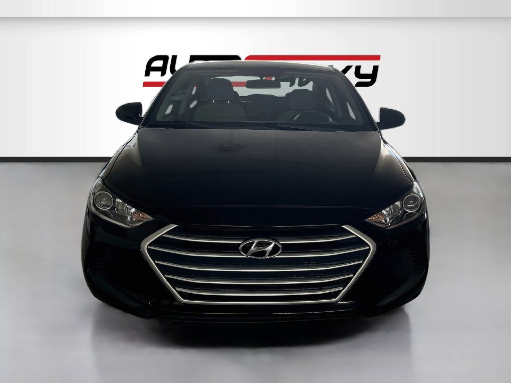 Used 2018 Hyundai Elantra SE w/ Cargo Package FWD image 2