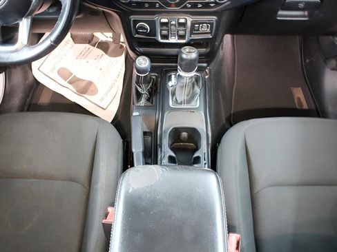 Used 2019 Jeep Wrangler Unlimited Sahara w/ Safety Group image 16