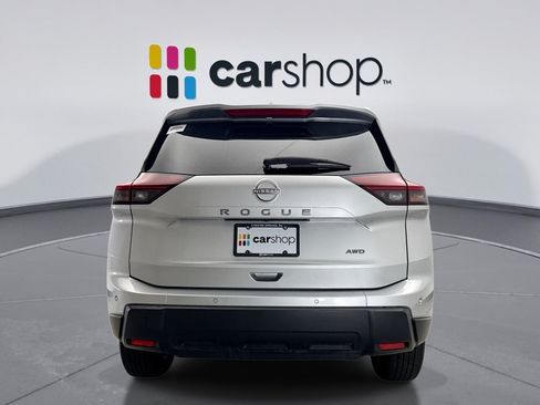 Used 2025 Nissan Rogue SV AWD/4WD image 4