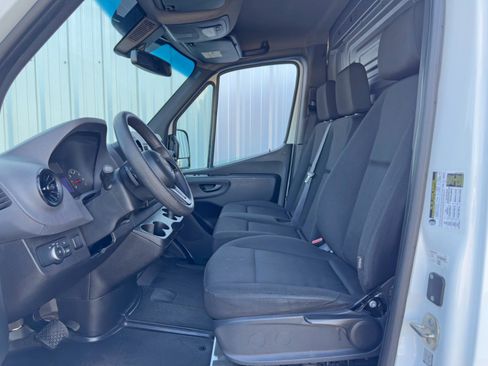 Used 2019 Mercedes-Benz Sprinter 1500 w/ Front Bench Seat Package image 14
