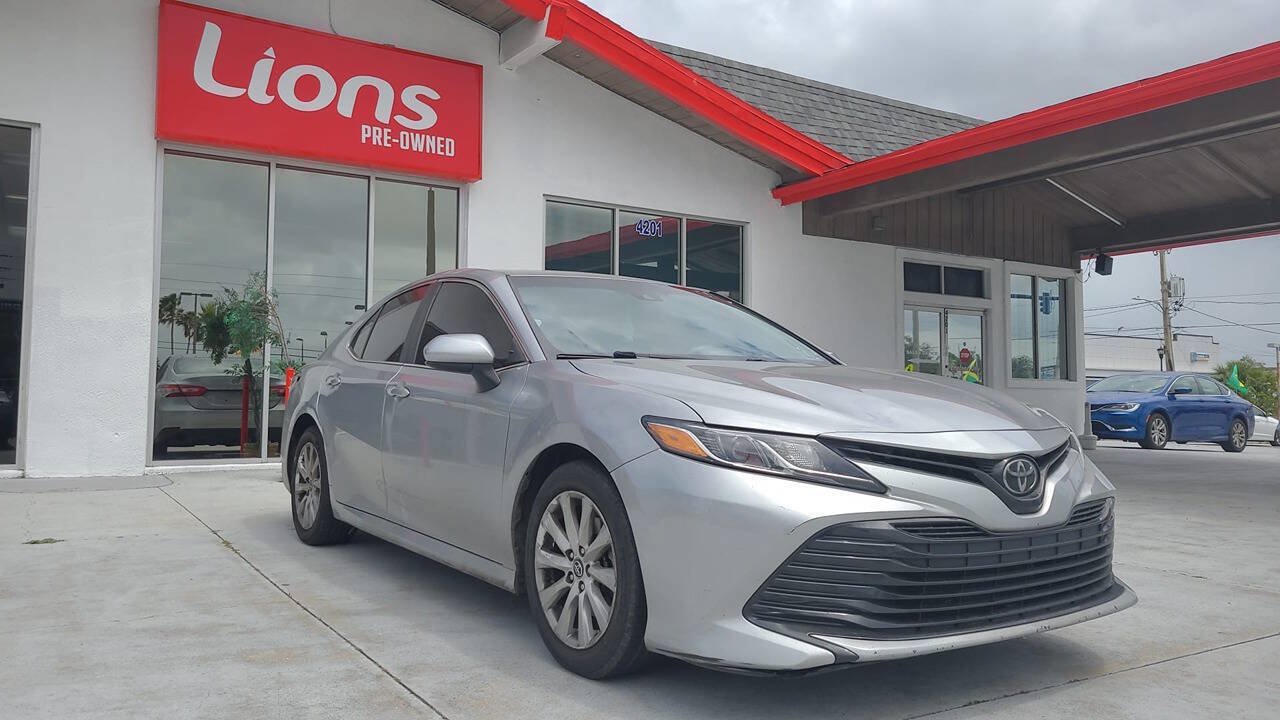 Used 2019 Toyota Camry FWD image 2