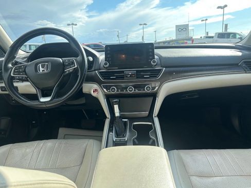 Used 2018 Honda Accord Touring image 11