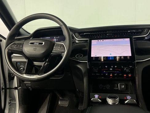 Used 2023 Jeep Grand Cherokee Trailhawk w/ Luxury Tech Group III image 13