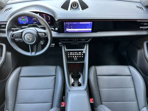 New 2026 Porsche Macan Turbo Electric AWD/4WD image 6